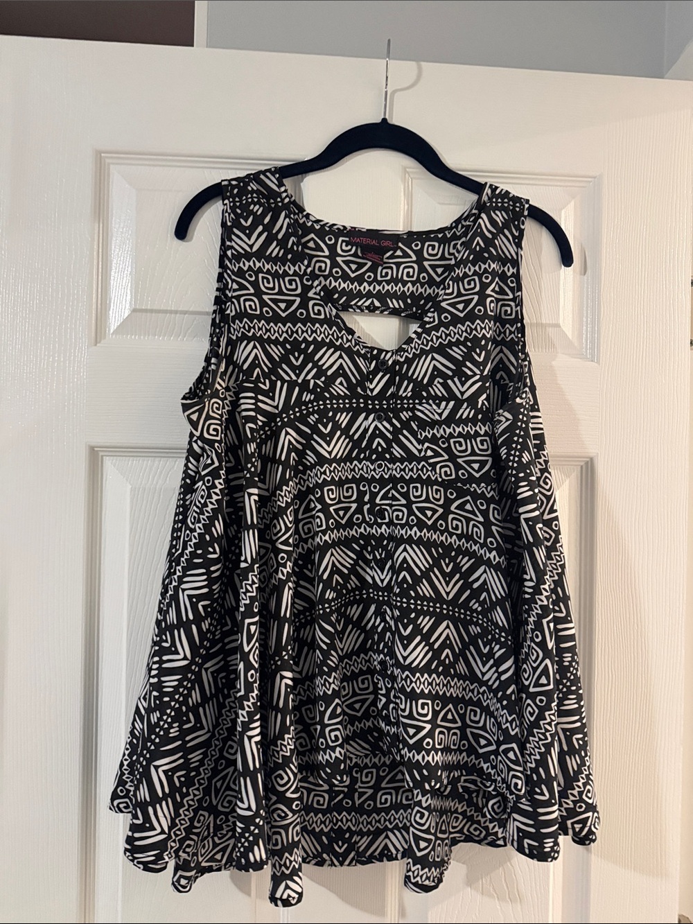 Material Girl Black & White Printed Cold-Shoulder Tank